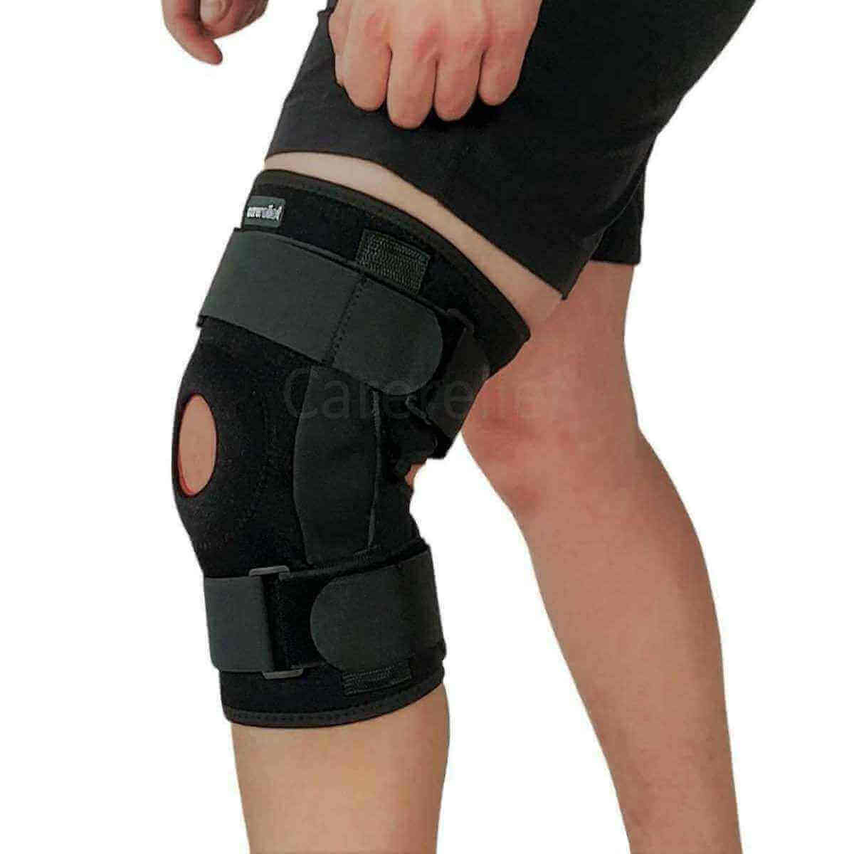 Knæbind med hængsler og skinner til ski, sport og genoptræning - KN10 Flex fra Carerelief - Optimal støtte til knæ, menisk, korsbånd og ledbånd 