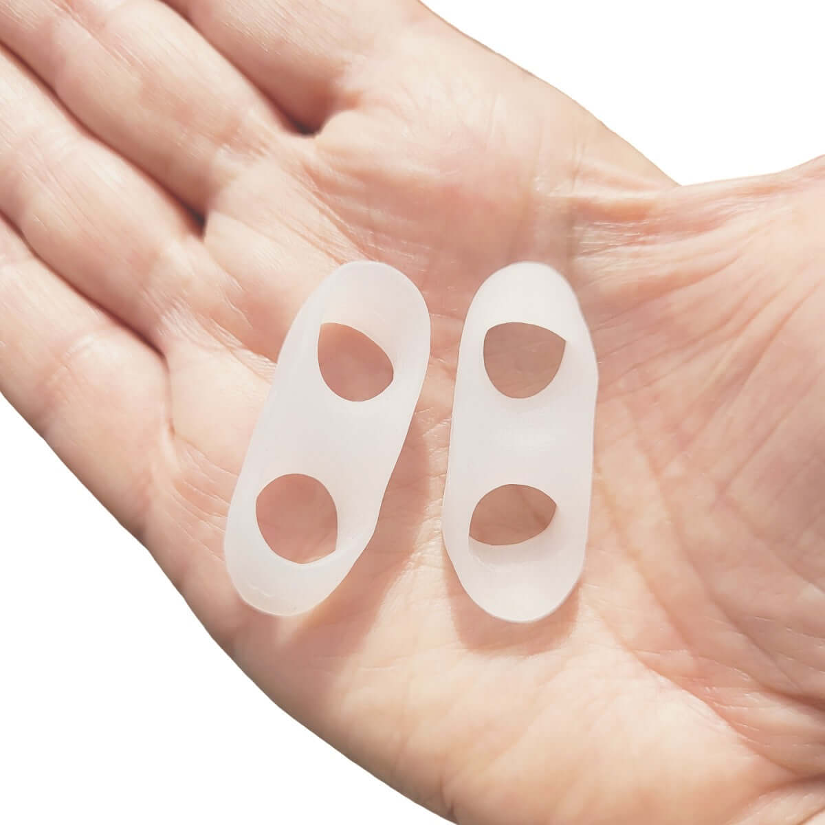 Blød tåspreder til lilletåen i tyndt design, 2 stk. onesize fit all. Køb behagelig tåspreder med lilletå adskiller ved hammertå og skæv lilletå hos Carerelief.dk.