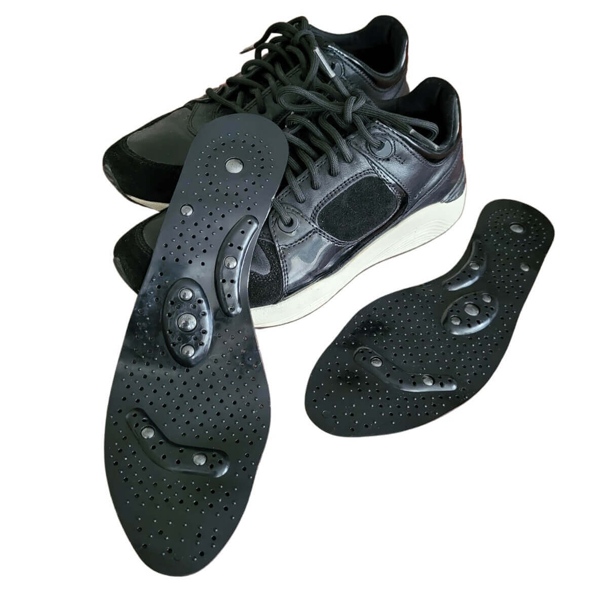 Magnetsåler øger blodcirkulationen, der afhjælper kolde, ømme og hævede fødder, ankler, ben samt led- og muskelsmerter i kroppen. Køb gel såler med magneter billigt hos Carerelief.dk 