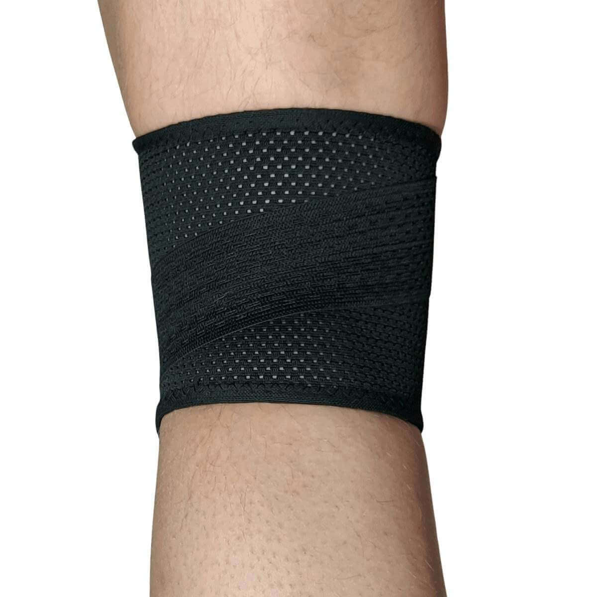 Knæstøtte m/stålfjedre/skinner er et slankt og åndbart knæbind til sommerbrug med optimal komfort og støtte til knæ og knæskal. Knæbandage KN25 flex er ideel til brug om sommeren, under tøjet ved sport og i hverdagen.