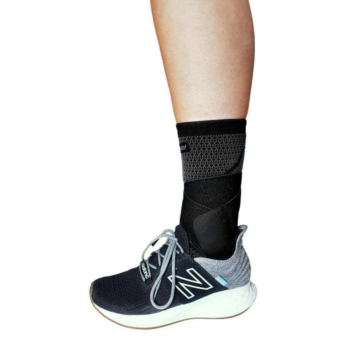 Soft ankelstøtte med stropper AN30 - elastisk og åndbart materiale ved ømhed og forstuvning